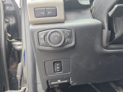 Used 2021 Ford F250 Lariat w/ Lariat Value Package AWD/4WD image 16