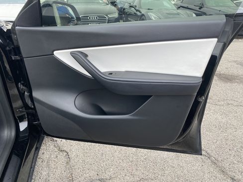 Used 2021 Tesla Model Y Long Range image 22