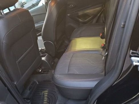 Used 2019 Chevrolet Trax LT w/ Sun & Sound Package image 5