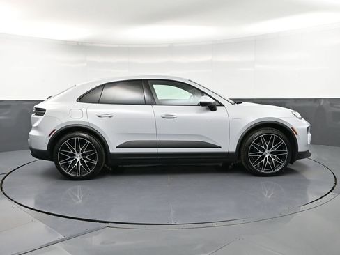 New 2026 Porsche Macan 4 Electric AWD/4WD image 9