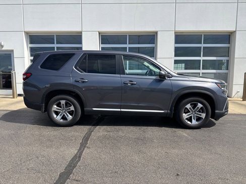 Used 2025 Honda Pilot EX-L image 3