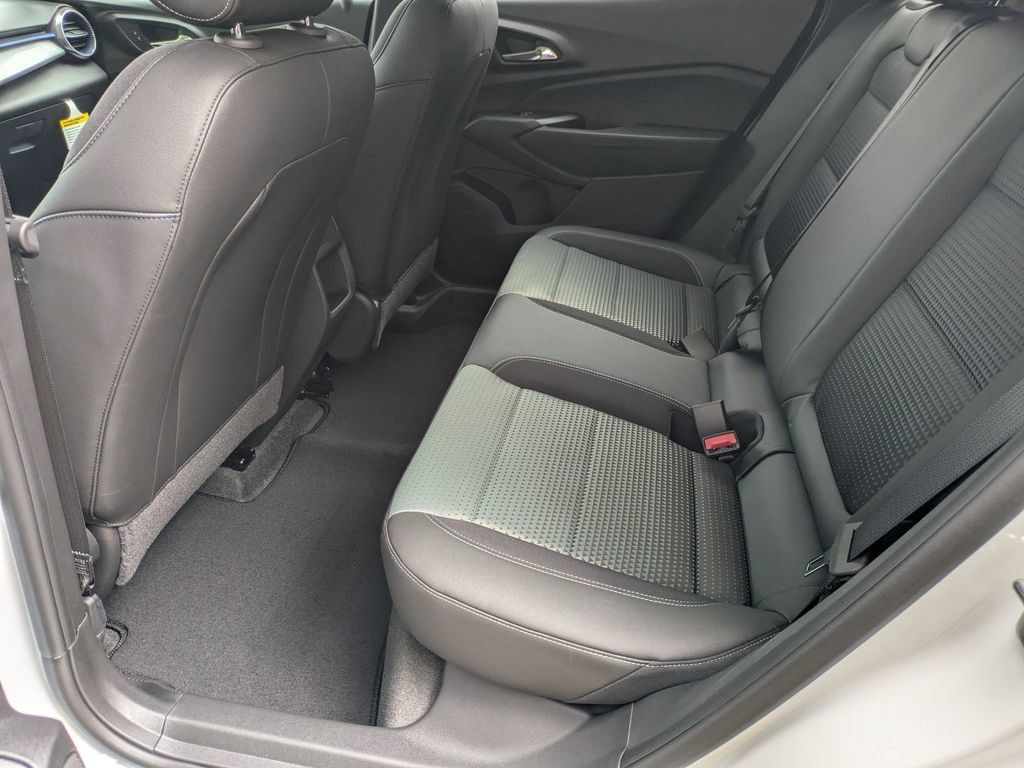 New 2026 Chevrolet Trax LT w/ Driver Confidence Package FWD image 23