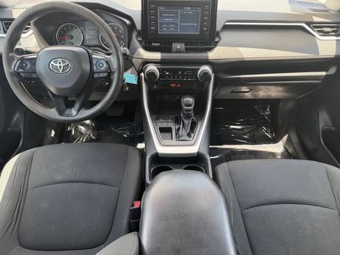 Used 2019 Toyota RAV4 LE FWD image 11