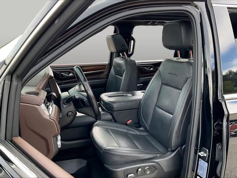Used 2021 GMC Yukon XL Denali w/ Denali Premium Package AWD/4WD image 8