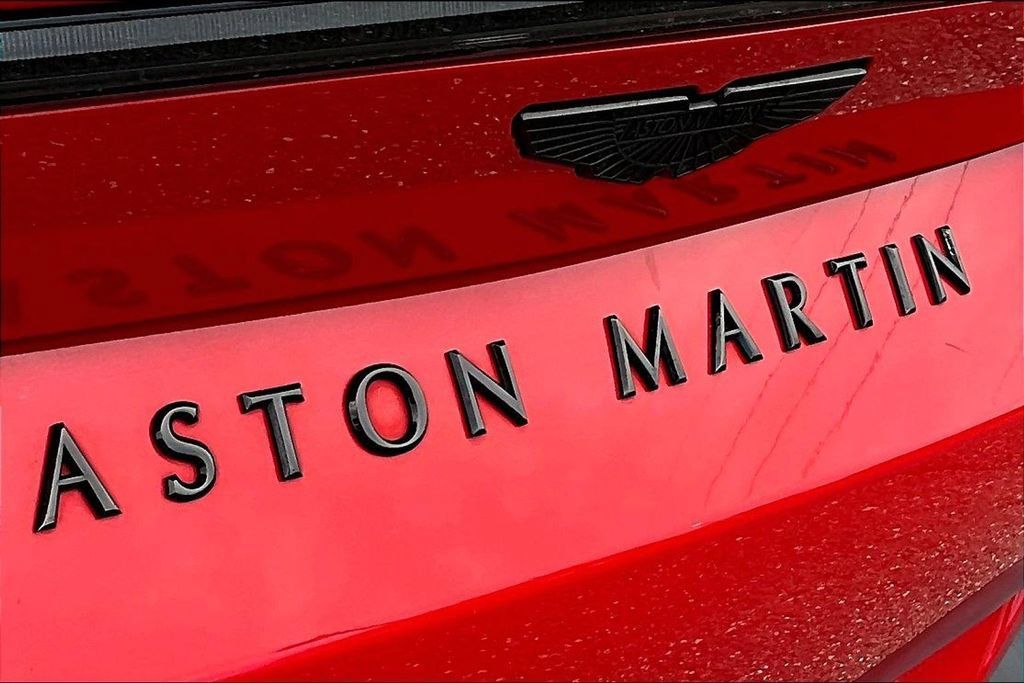 Used 2022 Aston Martin V8 Vantage Coupe RWD image 24