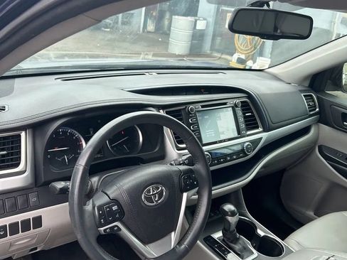 Used 2016 Toyota Highlander XLE AWD/4WD image 23