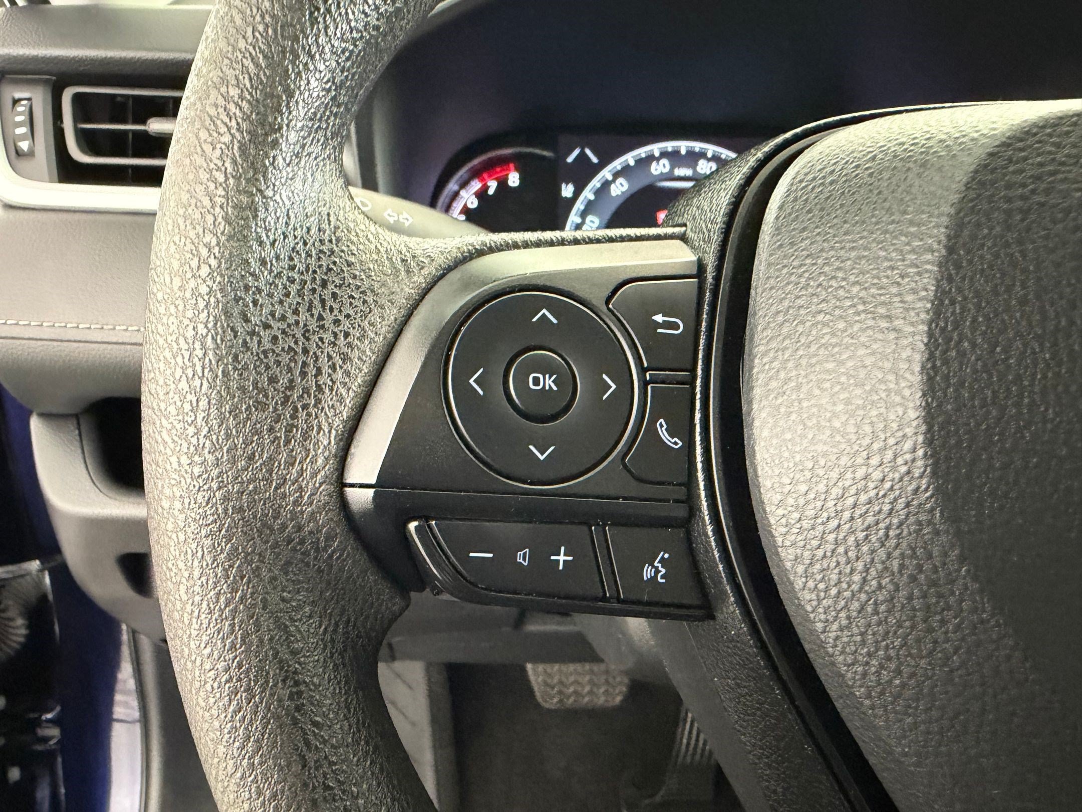 Used 2025 Toyota RAV4 XLE AWD/4WD image 15