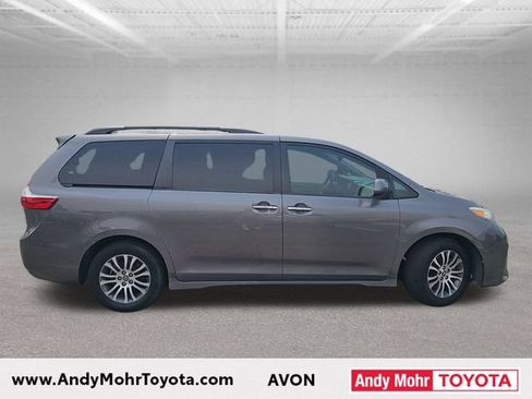 Used 2019 Toyota Sienna XLE w/ XLE Navigation Package FWD image 8