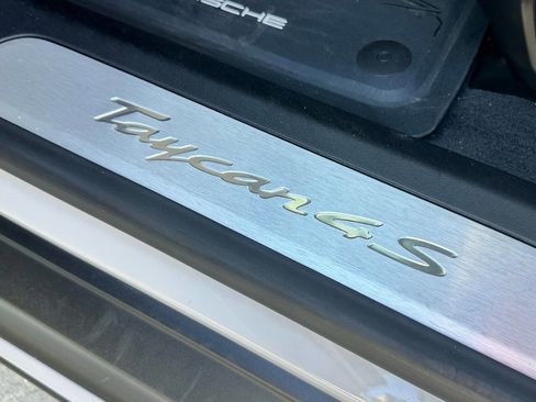 Used 2022 Porsche Taycan 4S image 17