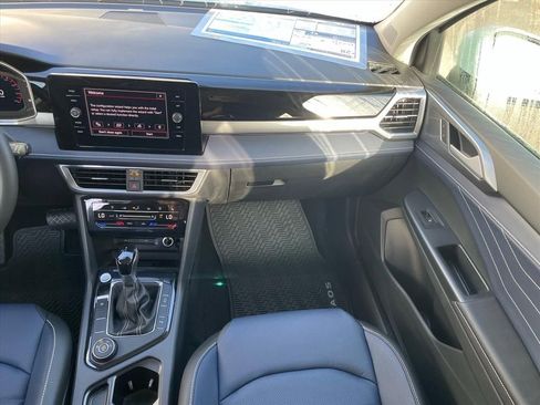 New 2026 Volkswagen Taos SEL AWD/4WD image 6
