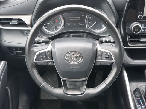 Used 2023 Toyota Highlander LE AWD/4WD image 26