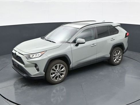 Used 2019 Toyota RAV4 XLE Premium w/ Cold Weather Package AWD/4WD image 29