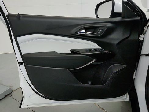 Used 2024 Chevrolet Trax LT FWD image 16