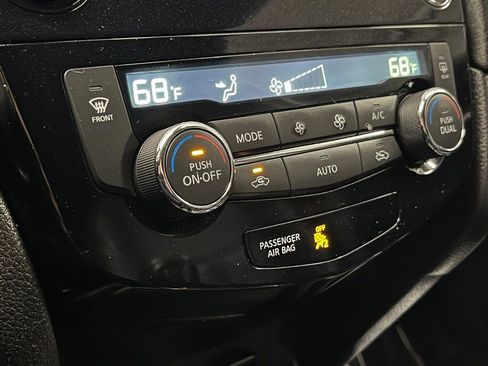 Used 2017 Nissan Rogue SL image 9