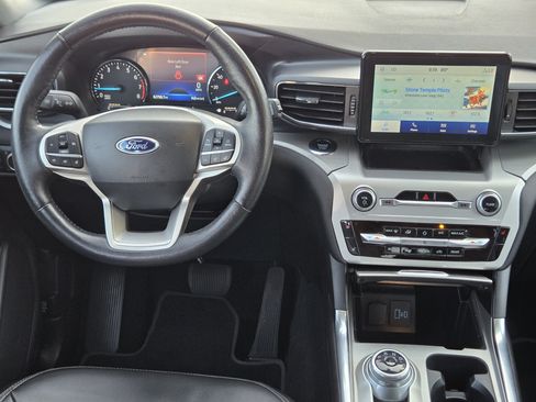 Used 2022 Ford Explorer XLT w/ Equipment Group 202A AWD/4WD image 26