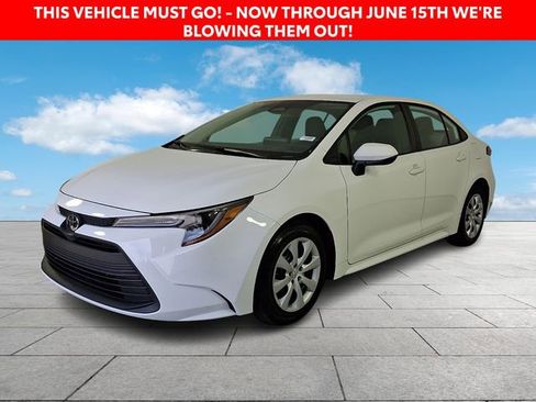 Used 2025 Toyota Corolla LE w/ Convenience Package FWD image 4