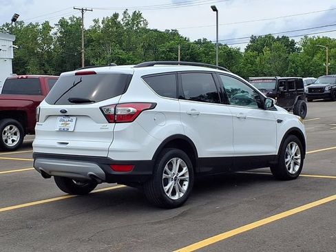 Used 2018 Ford Escape SE FWD image 2