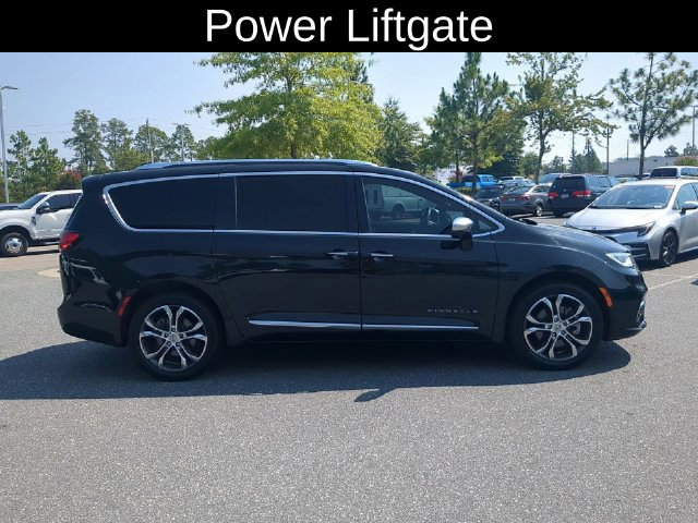 Used 2022 Chrysler Pacifica Pinnacle AWD/4WD image 3