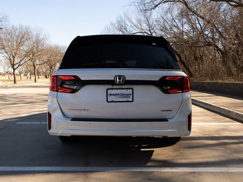 Used 2025 Honda Odyssey Touring image 8