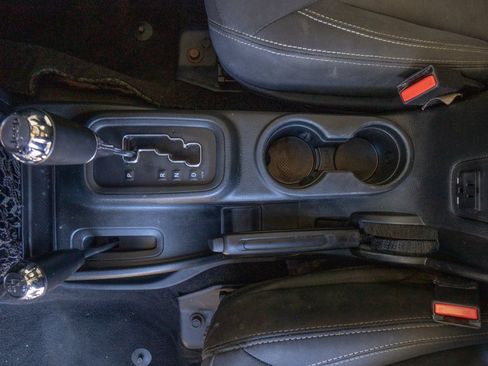 Used 2018 Jeep Wrangler Unlimited Sahara w/ Max Tow Package image 10