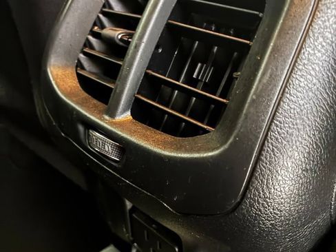 Used 2015 Jeep Cherokee Latitude FWD image 35