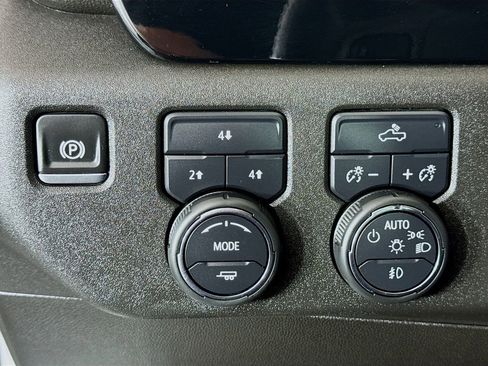 Used 2024 Chevrolet Silverado 2500 LT w/ Convenience Package AWD/4WD image 10