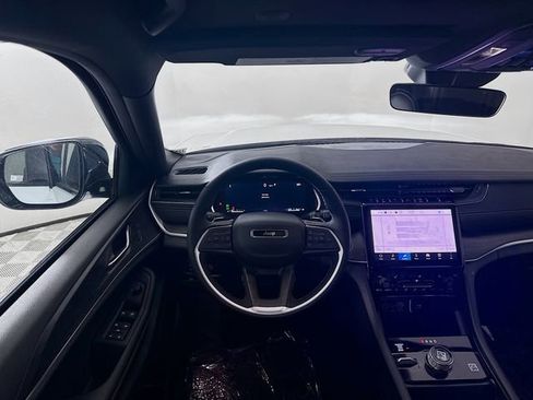 New 2025 Jeep Grand Cherokee Limited image 23