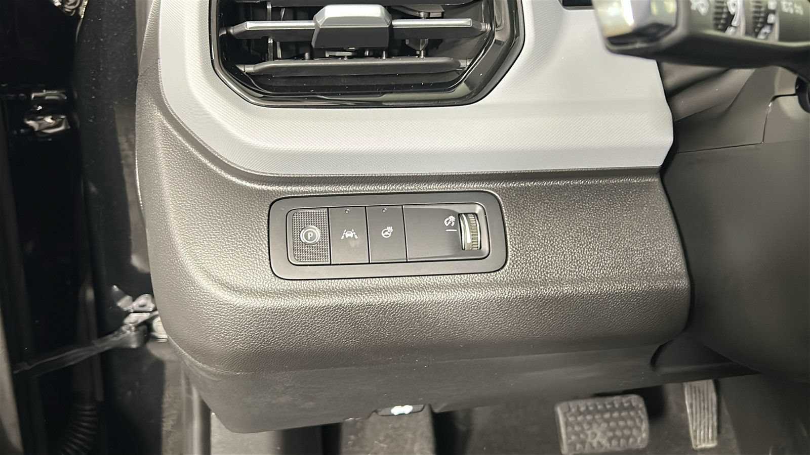 Used 2027 Chevrolet Bolt RS FWD image 23