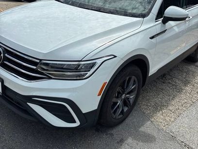 Used 2022 Volkswagen Tiguan SE w/ Panoramic Sunroof Package