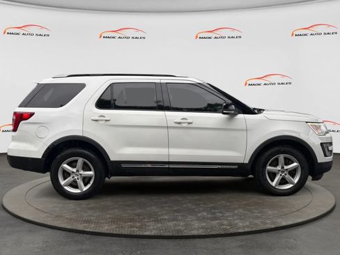 Used 2017 Ford Explorer XLT w/ Equipment Group 202A AWD/4WD image 6