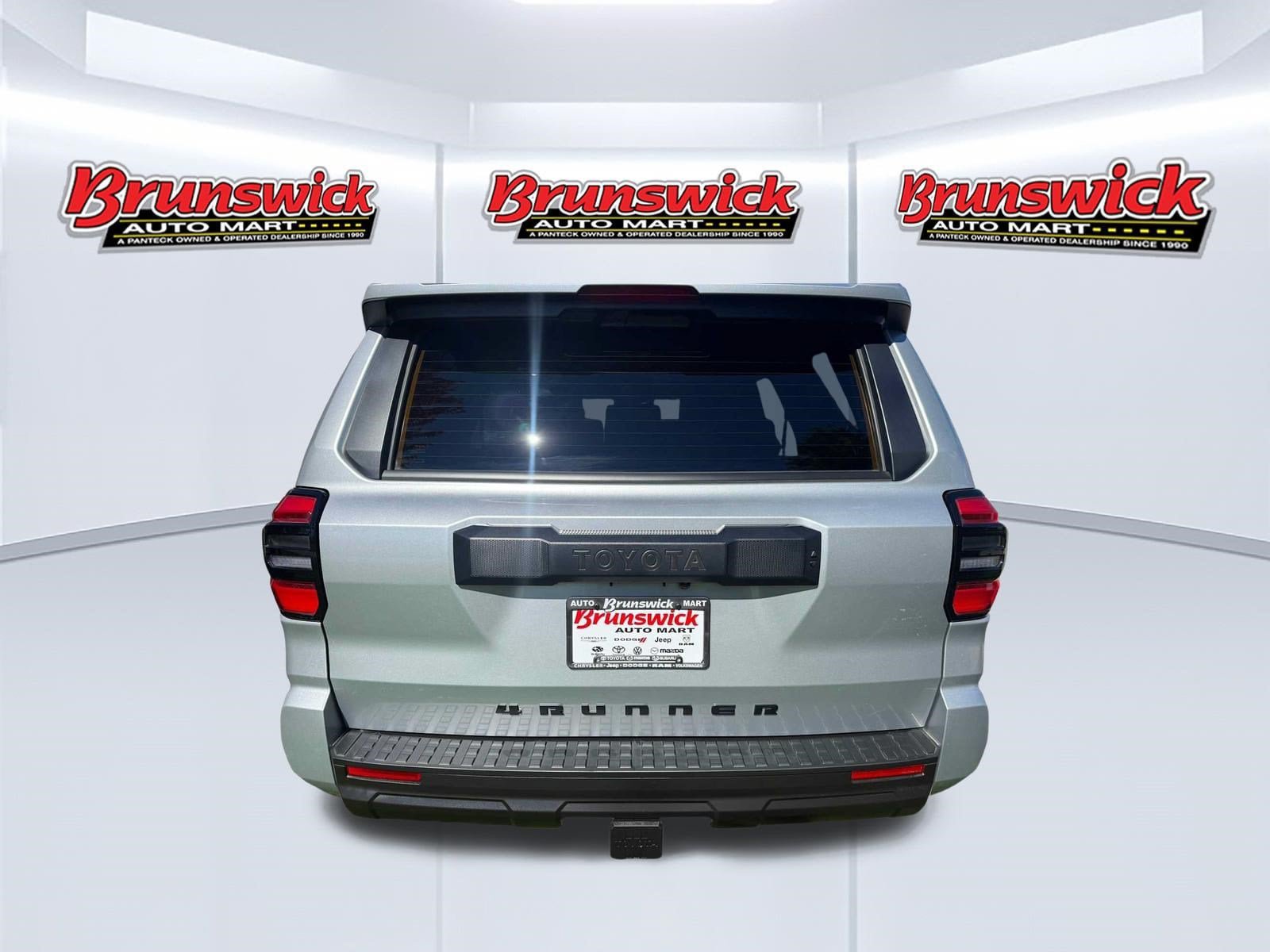 Used 2025 Toyota 4Runner SR5 AWD/4WD image 16