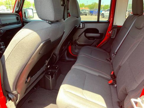 Used 2025 Jeep Wrangler Unlimited Rubicon AWD/4WD image 14
