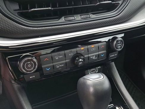 Used 2024 Jeep Compass Trailhawk w/ Trailhawk Elite Group AWD/4WD image 16