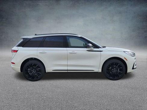 New 2026 Lincoln Corsair Reserve image 8