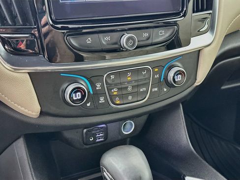 Used 2023 Chevrolet Traverse LT w/ LT Premium Package AWD/4WD image 23