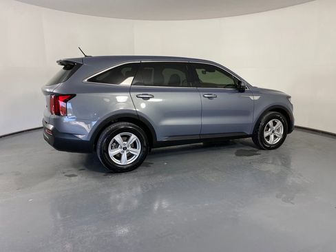 Used 2023 Kia Sorento LX image 6