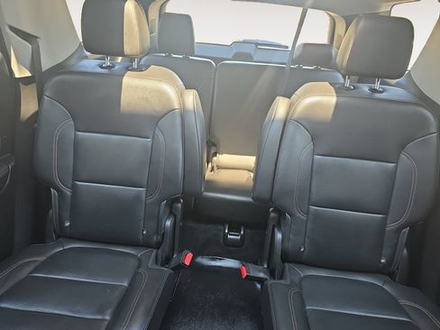 Used 2021 Chevrolet Traverse Premier FWD image 13