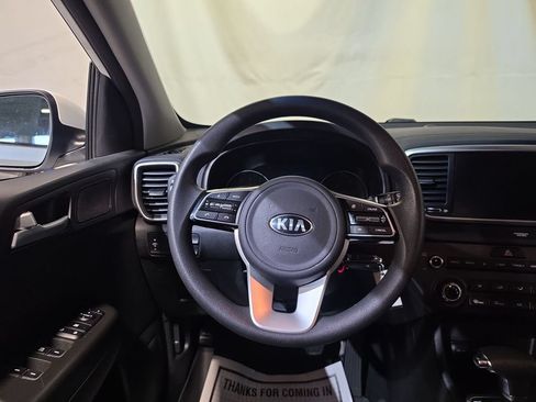 Used 2022 Kia Sportage LX AWD/4WD image 11