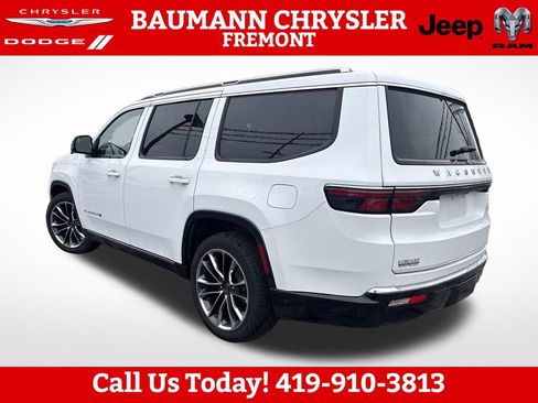 Used 2024 Jeep Wagoneer Series III w/ Premium Group I AWD/4WD image 4