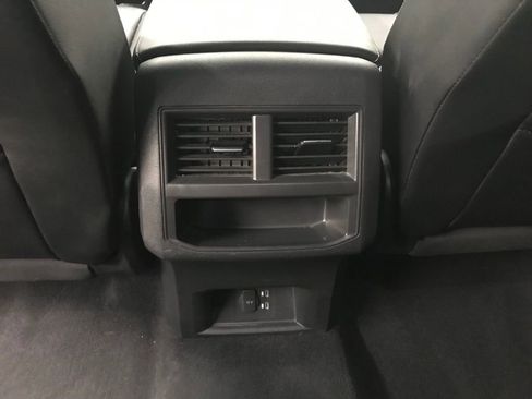 Used 2021 Volkswagen Atlas Cross Sport SE image 26