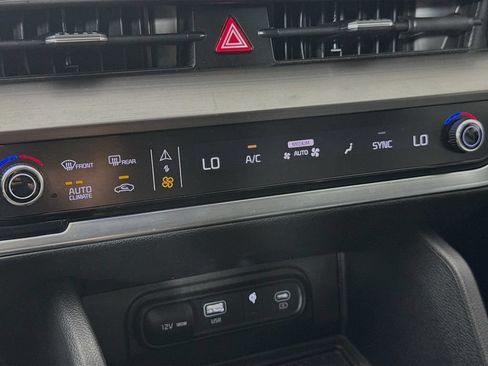 Used 2024 Kia Sportage EX FWD image 18