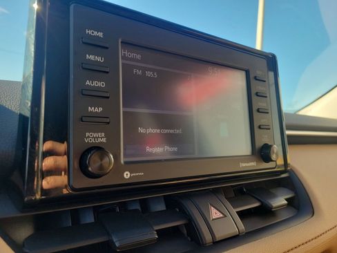 Used 2022 Toyota RAV4 XLE image 19