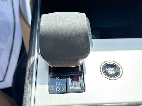 Used 2025 Land Rover Range Rover SE image 27