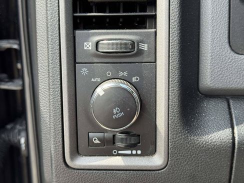 Used 2018 RAM 1500 Express w/ Express Value Package AWD/4WD image 16