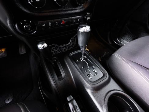 Used 2014 Jeep Wrangler Unlimited Rubicon w/ Dual Top Group AWD/4WD image 28
