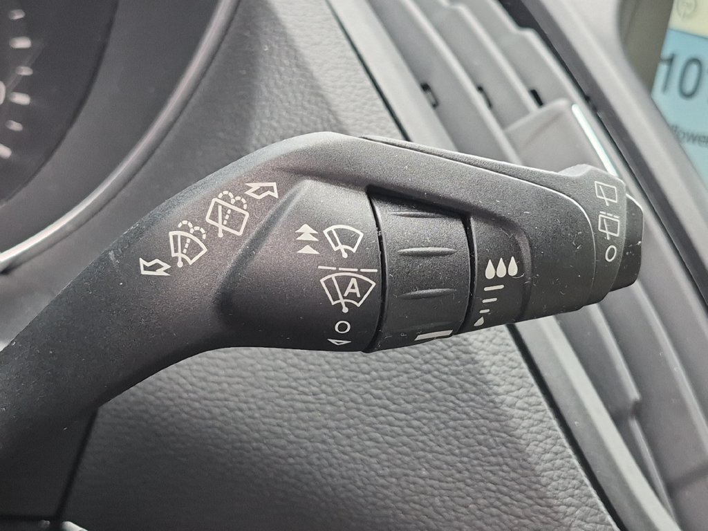 Used 2018 Ford Escape Titanium w/ Ford Safe & Smart Package FWD image 19