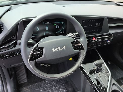 New 2026 Kia Niro LX FWD image 9