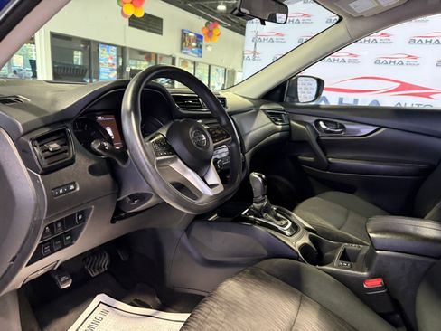 Used 2019 Nissan Rogue SV image 16