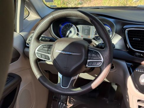 Used 2018 Chrysler Pacifica Touring Plus w/ Tire & Wheel Group image 30