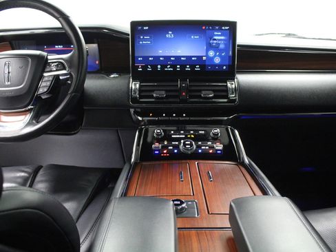 Used 2022 Lincoln Navigator Reserve image 19